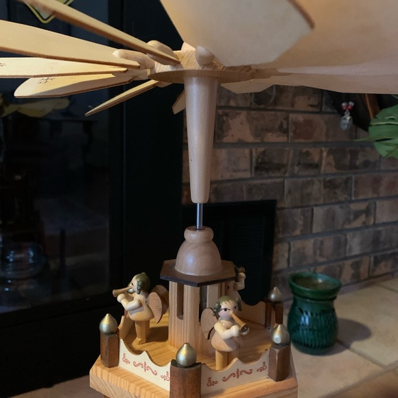 Authentic Vintage Henry Brubaker Christmas Pyramid - Picture 6 of 8